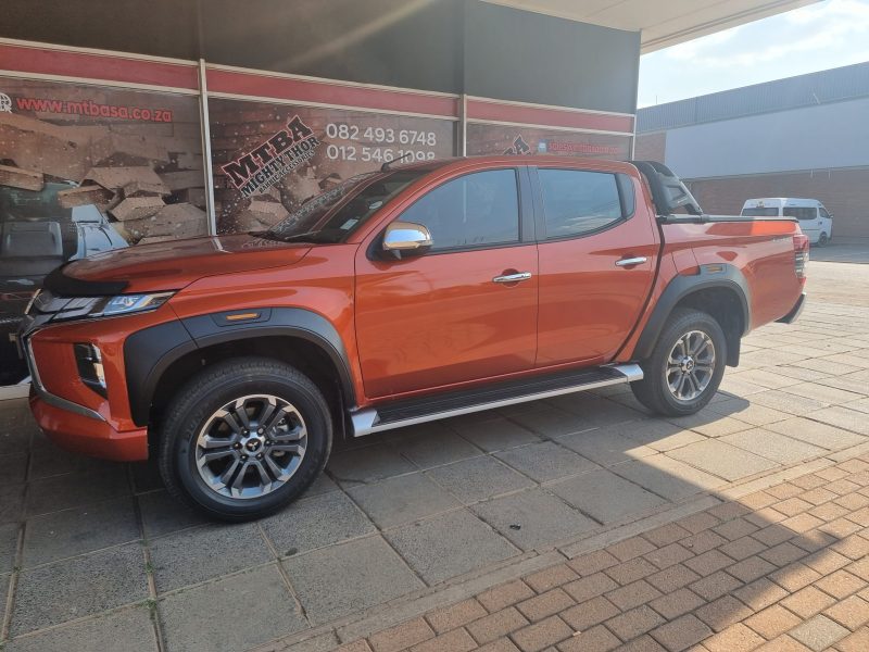 Ducki Mitsubishi L200 2019 ve Sonrası Tek Depo Işıklı Mat Siyah Dodik (ABS Plastik)