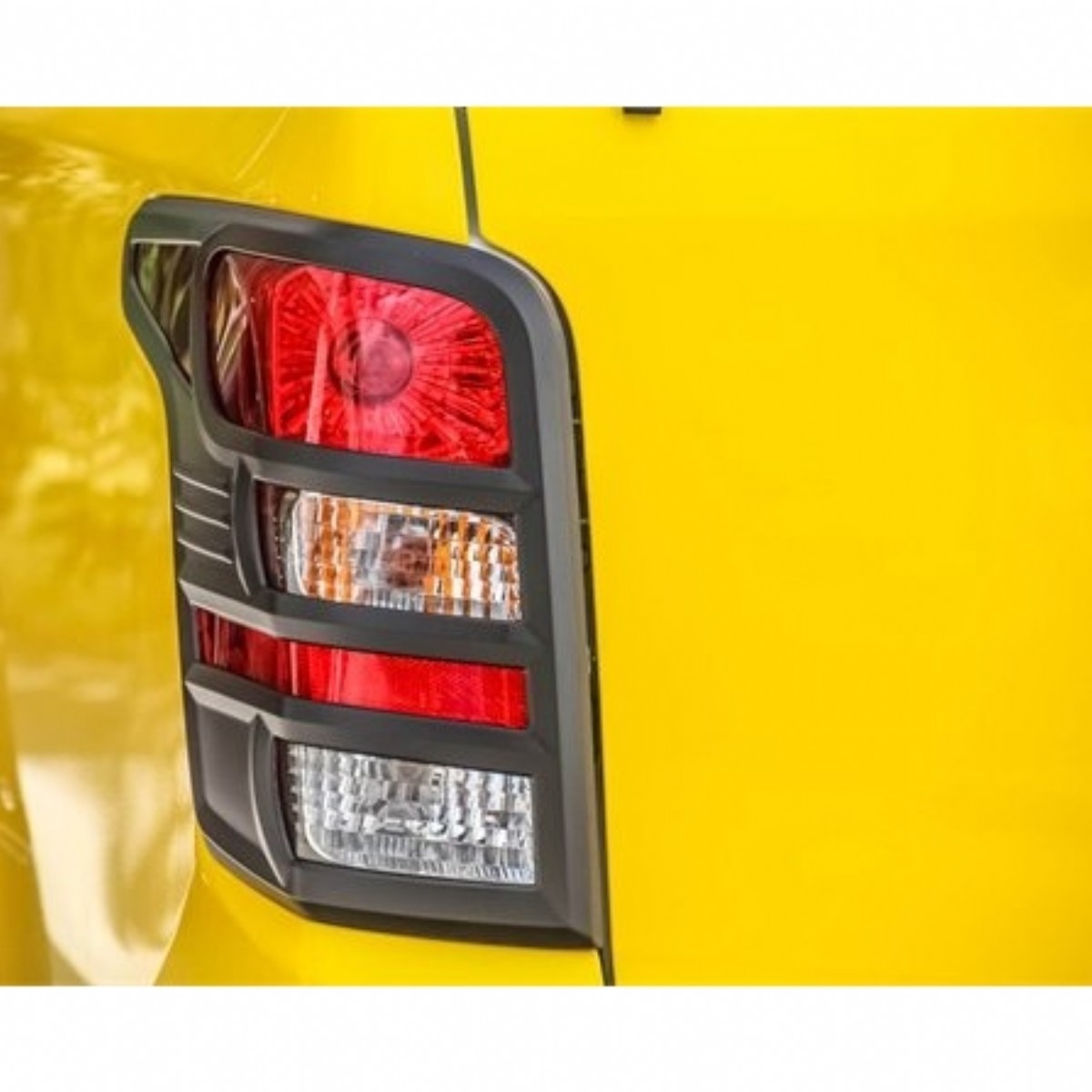 Ducki Mitsubishi L200 2015-2019 Stop Çerçevesi Siyah