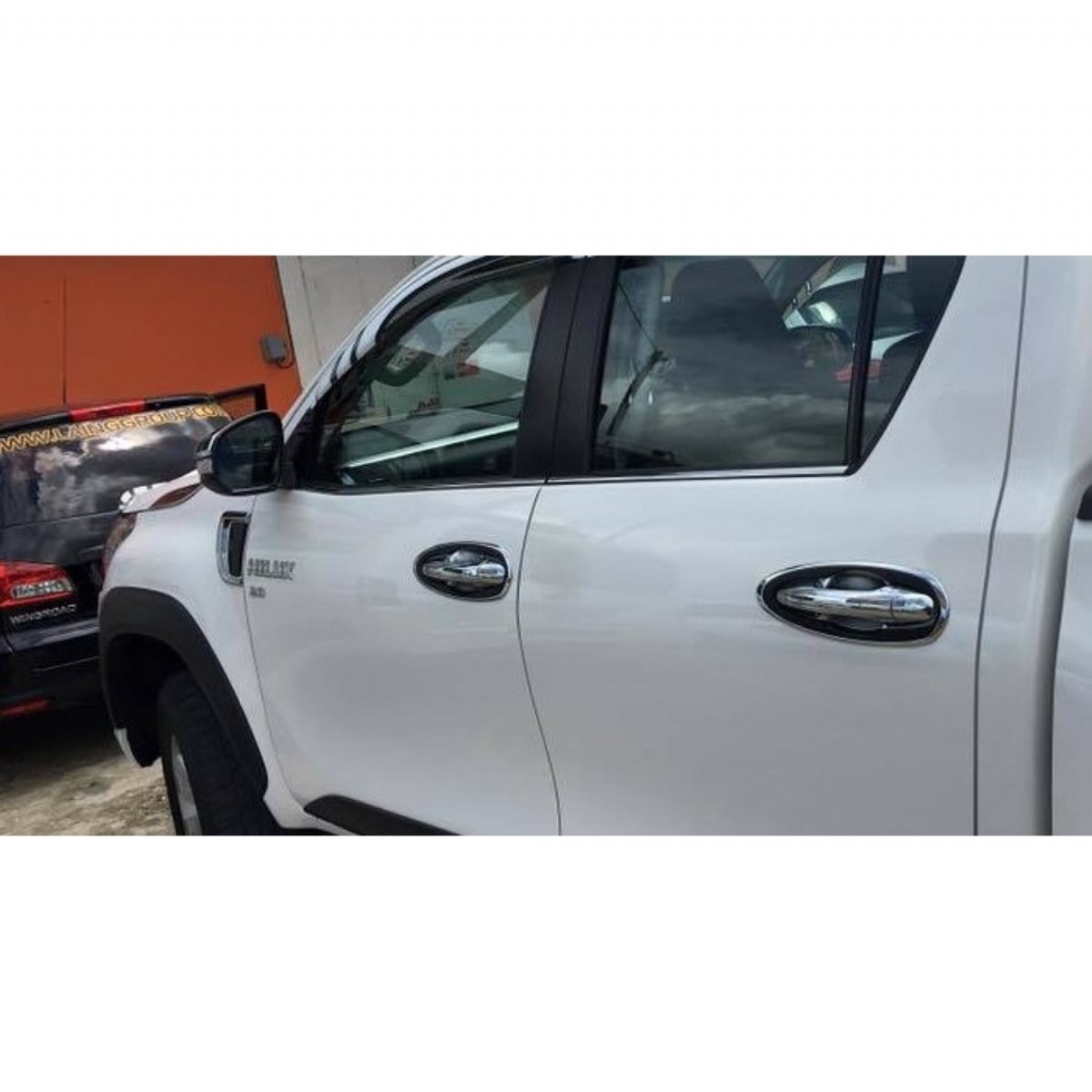 Ducki Hilux Revo 2020 ve sonrası Kapı Kol Çerçevesi Siyah