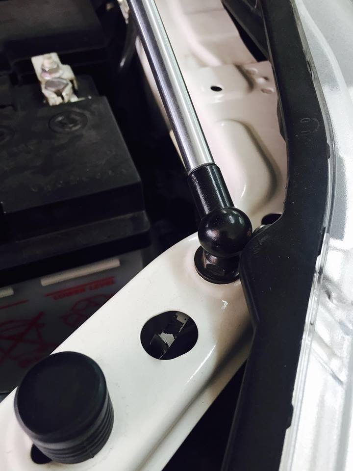 Ducki Hilux Revo 2015 sonrası Kaput Amortisörü