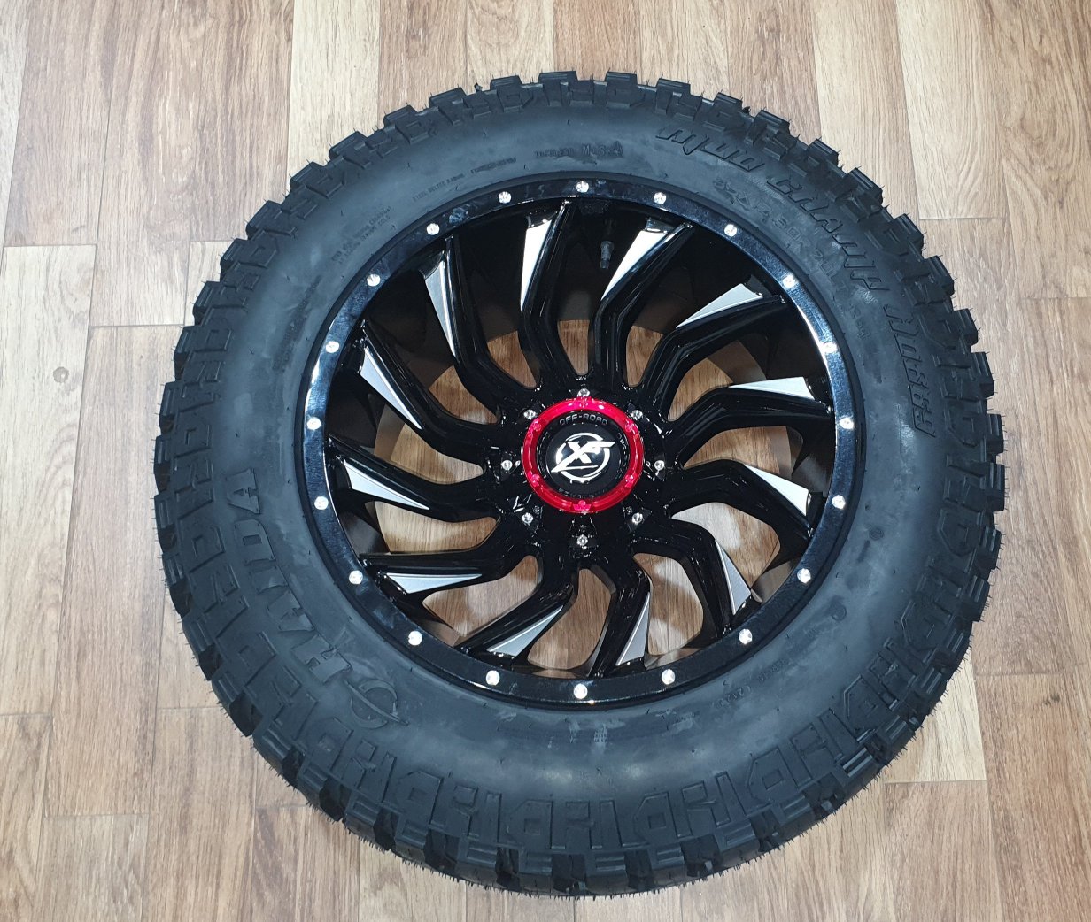 XF 224 20x12inc 5X127 Offroad Jant Turbulance + 35x12.5R20 MT Lastik Takım